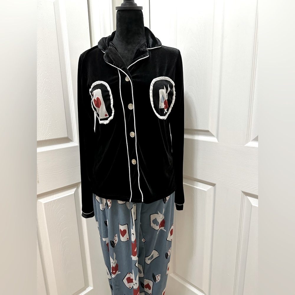 Jenize soft black and blue velvet sleep set.